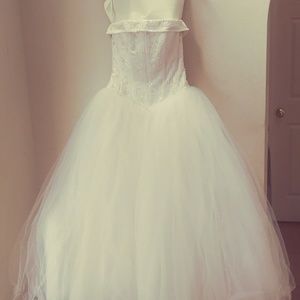 David's Bridal nt8017 in white size 8